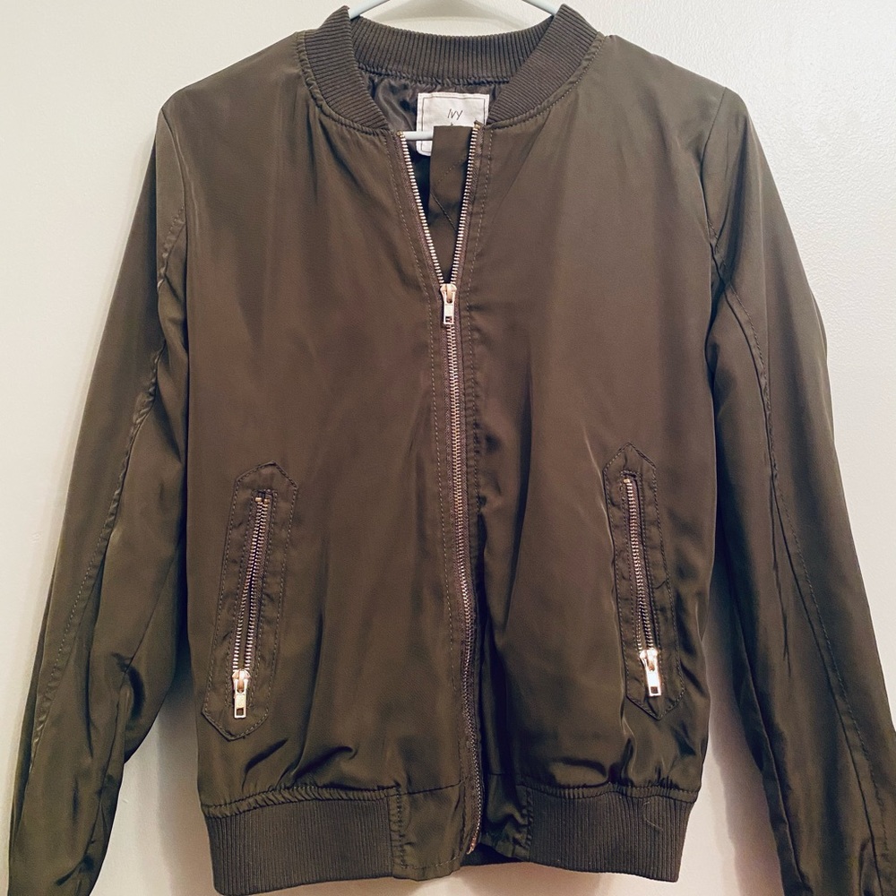 Olive green bomber jacket 💕